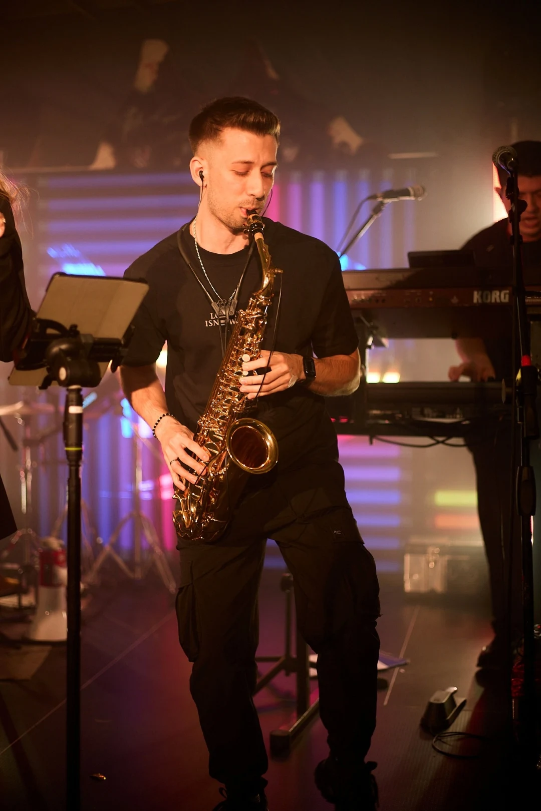 Robert - saxofon și voce