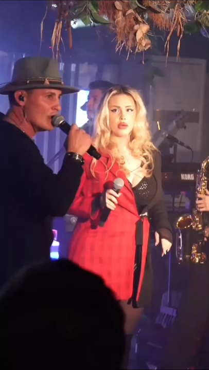 Reel 3 - Moment live